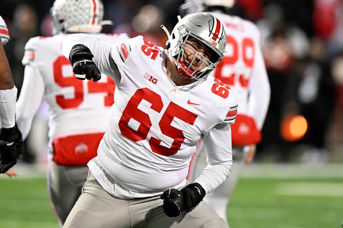 BREAKING; 4 Star, an Arizona offensive lineman who stands 7’2″ and weighs 339 pounds, committed to the Ohio State national team via the NCAA transfer portal…