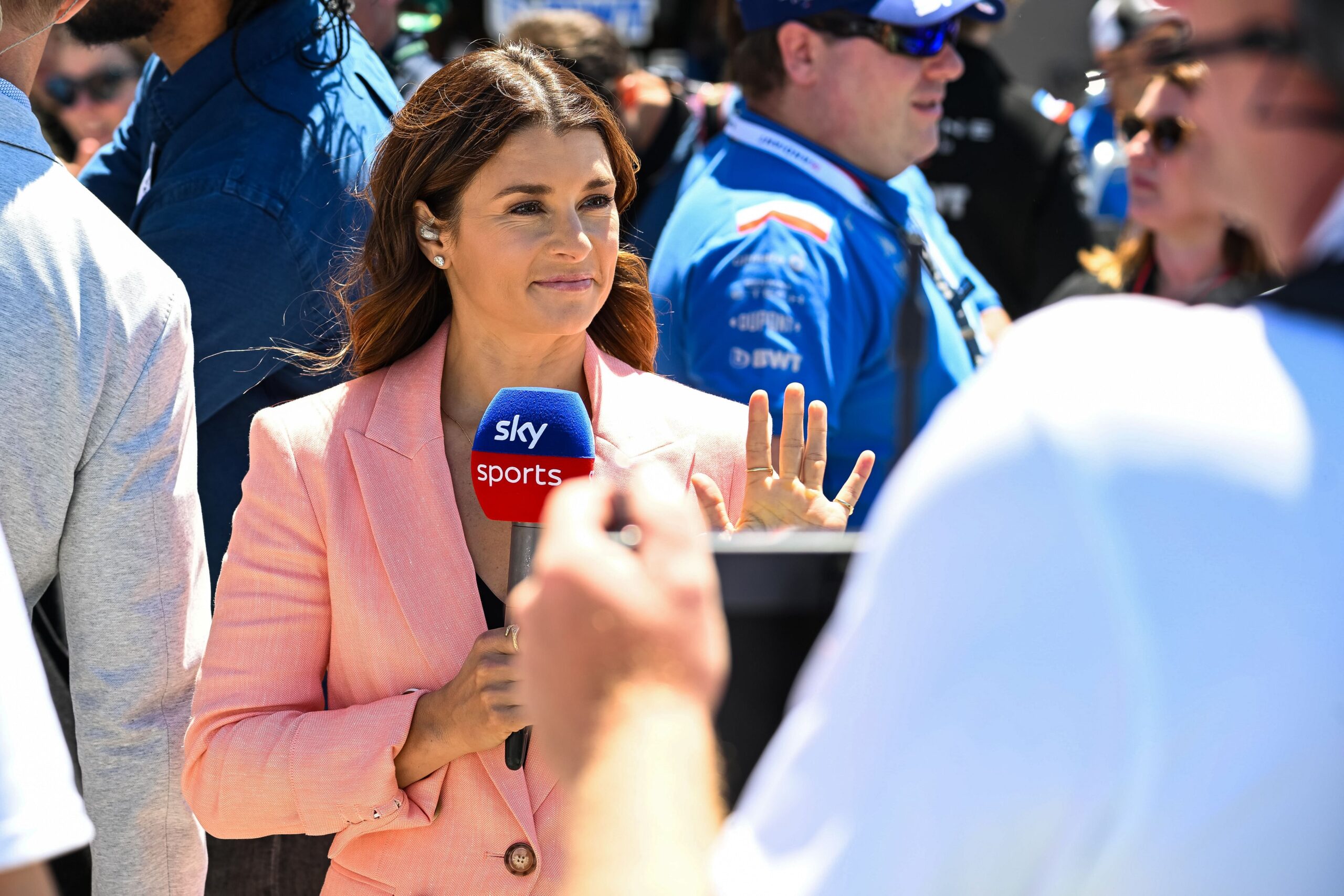 “Danica Patrick’s Emotional Farewell: A Trailblazer’s Final Lap in Racing”