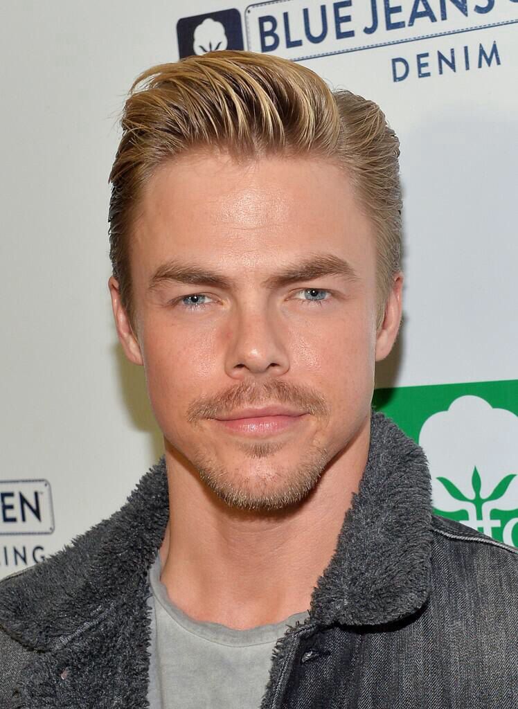 BREAKING NOW: Derek Hough Makes Heartfelt Announcement Amid Wife’s Health Battle!”