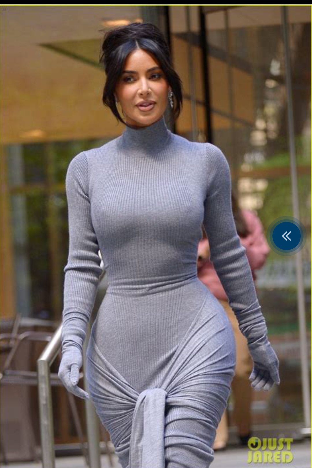 “Kim Kardashian’s Emotional Beachside Moment Sparks Mystery—While Nike Deal Shakes Up Fashion World!”