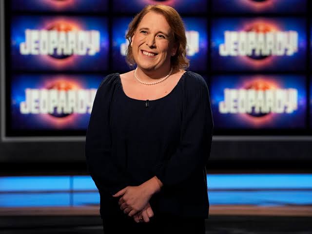 “Amy Schneider’s Bold New Chapter: From ‘Jeopardy!’ Glory to Stand-Up Comedy and Inspiring Young Minds”